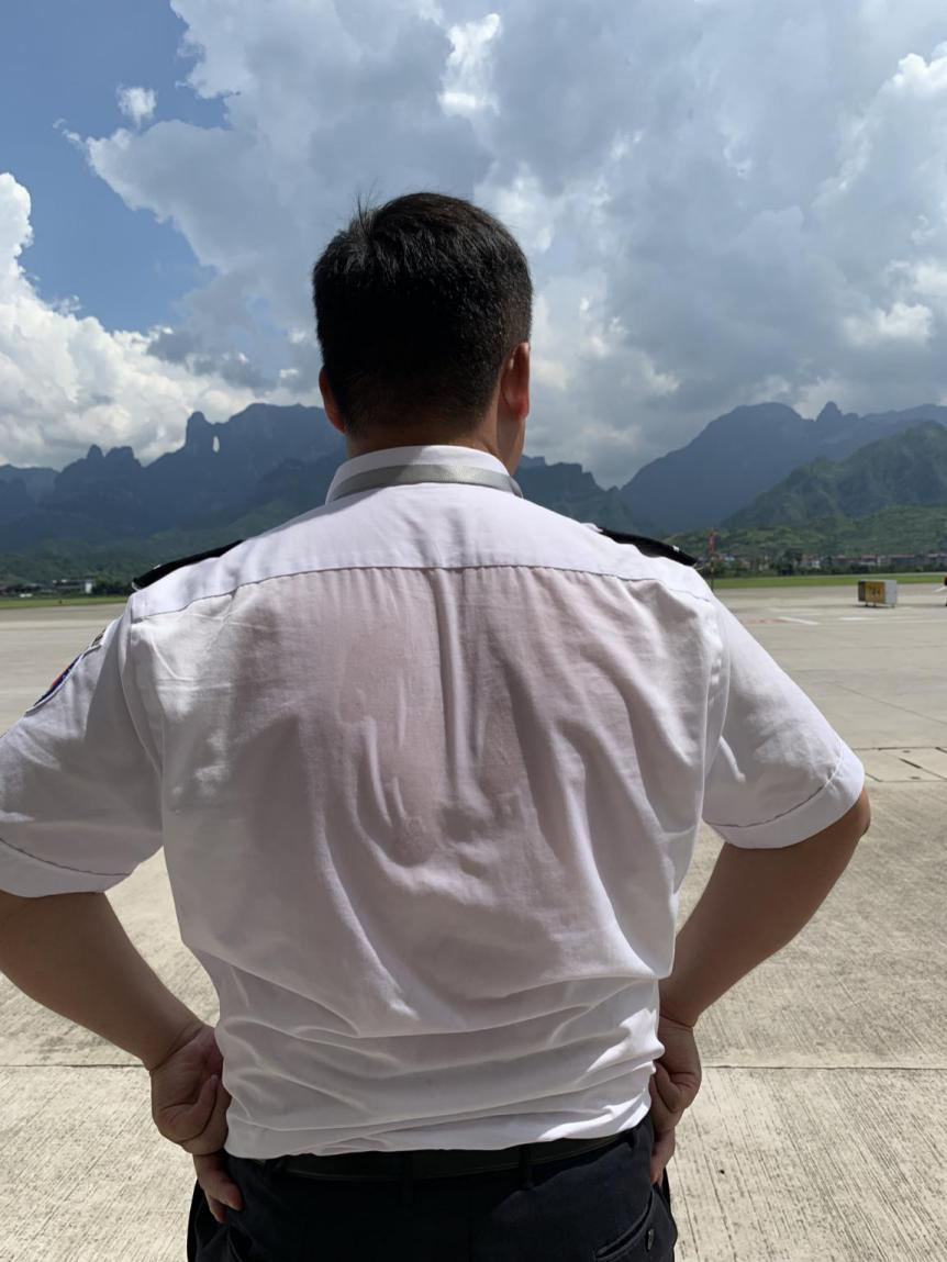 确保旅客顺畅出行，机场一线职工高温坚守！