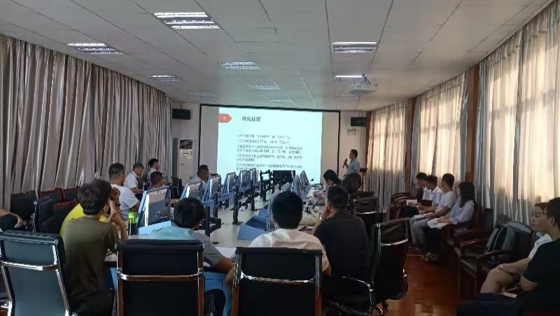 张家界机场与民航干部管理学院联合开办管制复训班