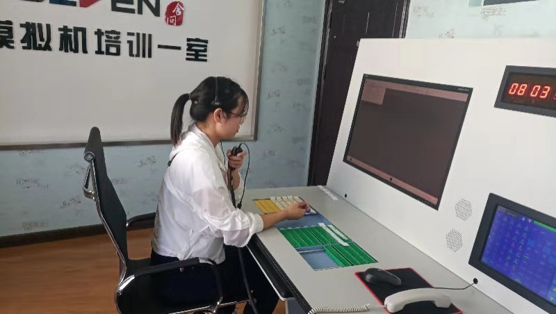张家界机场与民航干部管理学院联合开办管制复训班