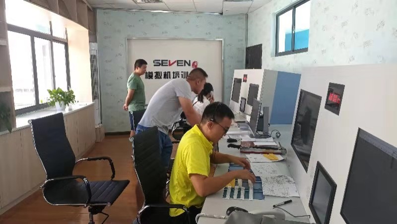 张家界机场与民航干部管理学院联合开办管制复训班