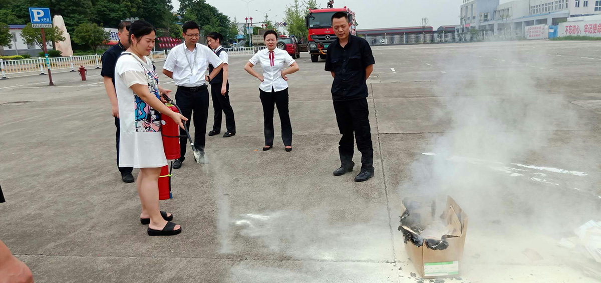 张家界机场筑牢暑运消防安全“防火墙”