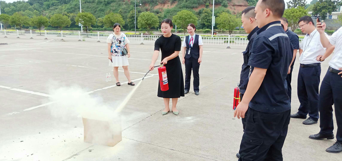 张家界机场筑牢暑运消防安全“防火墙”
