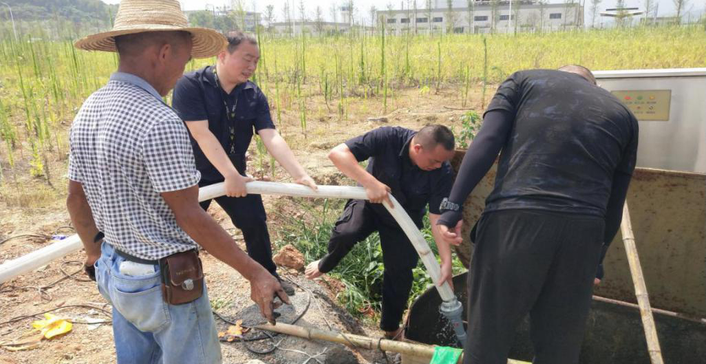 高温酷暑 机场消防全力以赴保畅通